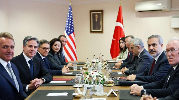 Fidan ve Blinken, Dışişleri Bakanlığında, baş başa ve heyetler arası görüşmeler yaptı. İki bakanın saat 10.38`de başlayan baş başa ve heyetler arası görüşmeleri yaklaşık 2,5 saat sürdü.