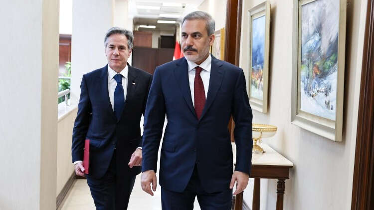 Bakan Fidan: İsrail`in sivilleri hedef alması önlenmeli Dışişleri Bakanı Hakan Fidan, ABD Dışişleri Bakanı Antony Blinken ile Ankara`da bir araya geldi.