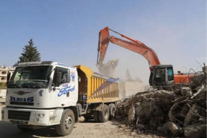 Hatay'da depremlerde ağır hasar alan 5 bina kontrollü yıkıldı