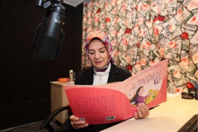 Bakan Göktaş, çocuklar için kitap seslendirdi