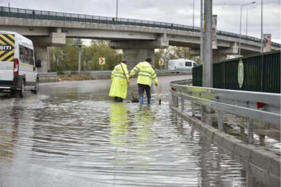 Bursa'da BUSKİ ekiplerinin yağış sonrası yoğun mesaisi!