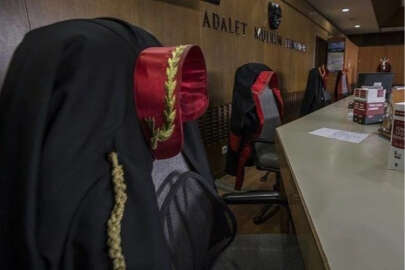 İsrail, Hastane yakınını vurdu