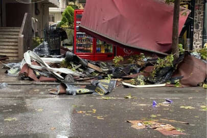 Çatıdan uçan parçalar yoldan geçen bir kişiye isabet etti