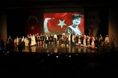 Bursa'da "İz" gösterisi salondakileri duygulandırdı