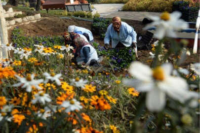 Bursa Osmangazi'de 400 bin çiçek toprakla buluşuyor