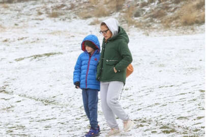 Bursa Uludağ'da mevsimin ilk karı sevindirdi