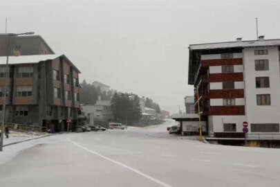 Bursa Uludağ’da kar yağışı başladı