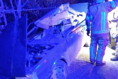 Bursa'da feci kaza: Otomobil, tomruk yüklü traktör ile çarpıştı!