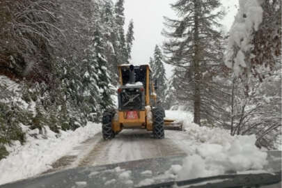 Kastamonu'da köy yollarını açmak için çalışmalar devam ediyor