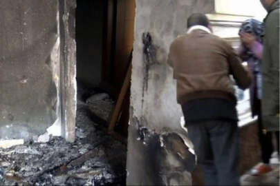 Akılalmaz anlar! Oturduğu evi benzin dökerek yaktı