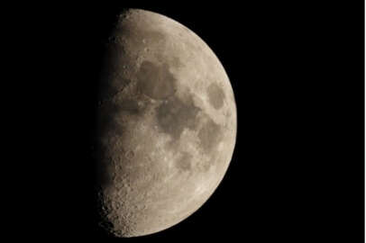 Hatay'da geceyi aydınlatan "yarım ay" görsel şölen sundu