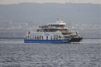 Bozcaada ve Gökçeada feribot seferlerine fırtına engeli