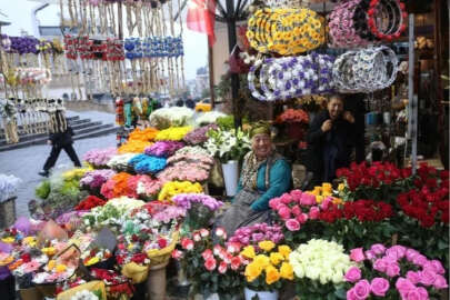 Çiçekçilerde "Öğretmenler Günü" yoğunluğu yaşanıyor