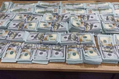 Havalimanında dolar operasyonu: Balya balya parayla yakalandılar!