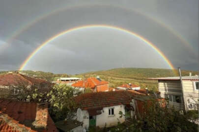 Bursa'da ortaya çıkan gökkuşağı mest etti