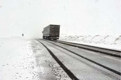 Ardahan-Artvin yolu ağır tonajlı araçlara kapatıldı