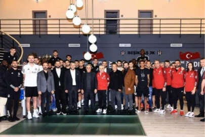 Beşiktaş Başkanı Çebi, futbol takımıyla vedalaştı