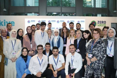 Emine Erdoğan, Dubai'de iklim elçisi gençlerle bir araya geldi