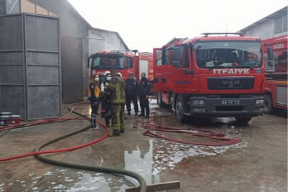 Bursa'da mobilya imalathanesinde yangın!