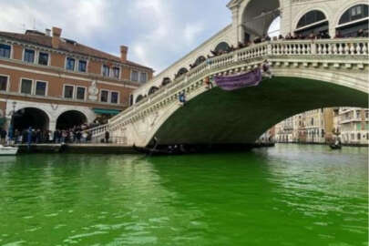 Venedik'teki Büyük Kanal'ı yeşile boyadılar!