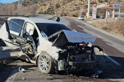 Çankırı'da hurdaya dönen araçtan burnu bile kanamadan çıktı