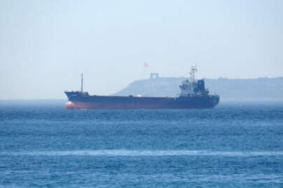 Çanakkale Boğazı'nda boş yük gemisi dümen arızası yaptı