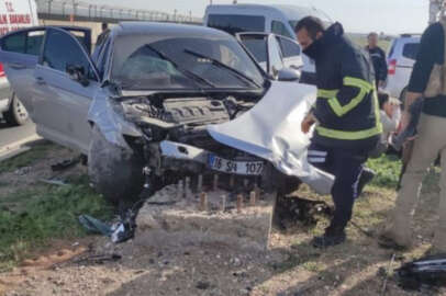 Otomobil ile hafif ticari araç çarpıştı: 6 kişi yaralandı