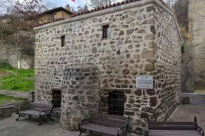 864 yıllık ''Cin Cami' görenlerin ilgisini çekiyor