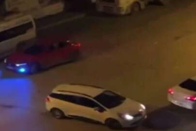 Üç sürücü, cadde ortasında araçlarıyla yuvarlak çizere trafiğe engel oldu