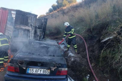 Hatay'da zincirleme kazaya karışan otomobil alevlere teslim oldu