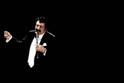 Müslüm Gürses, ölüm yıl dönümünde hayranları tarafından anıldı