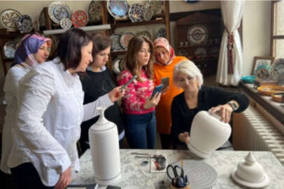 Amasya'da kadın çini ustaları sertifikalarını aldı