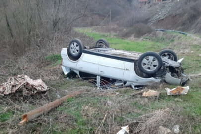 Bolu'da otomobilin şarampole yuvarlandığı kazada sürücüsü yaralandı