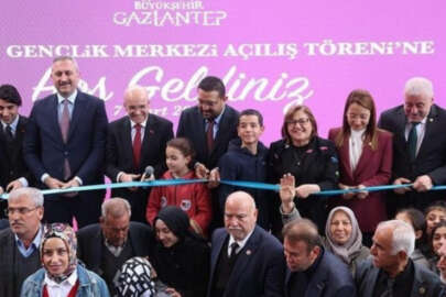 6 Şubat Gençlik Merkezi Bakan Şimşek'in katılımıyla açıldı
