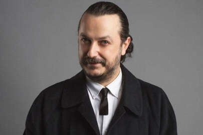 Opera sanatçısı Dağüstün uçakta gözaltına alındı