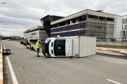 Sivas'ta iki kamyon kavşakta çarpıştı