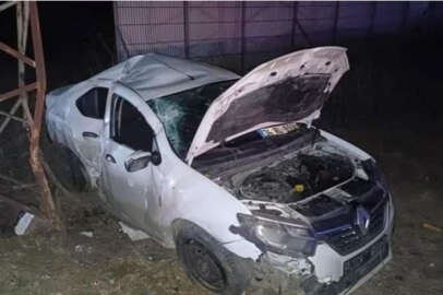 Eskişehir'de kontrolünü kaybeden sürücü direğe çarptı