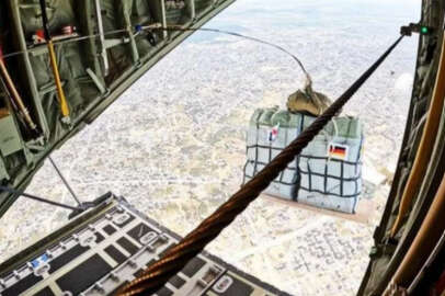 Almanya'dan bir ilk: Gazze’ye havadan yardım bırakıldı