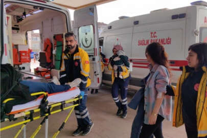 Bursa'da minibüs ile otomobil çarpıştı: 1'i bebek 4 yaralı