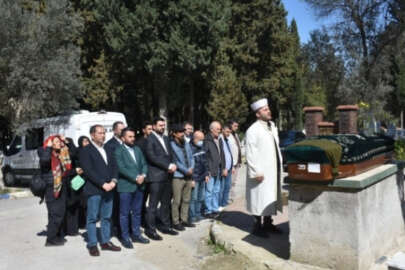 Kamboçya'da çekiçli saldırıda öldürüldü, İzmir'de toprağa verildi