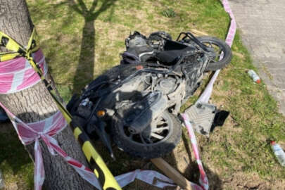 Kayseri'de otomobille çarpışan motosiklet yayalara çarptı!