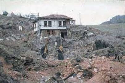 Tarihte bugün: Gediz depremi! Evlerin 4'te 3'ü yıkıldı