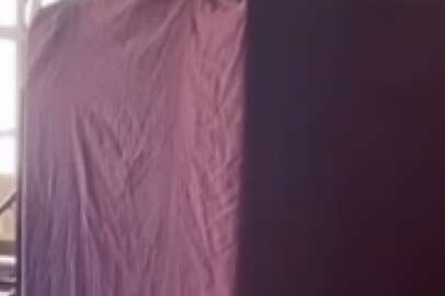 Bursa'da oy kullanırken mührü kırdı!