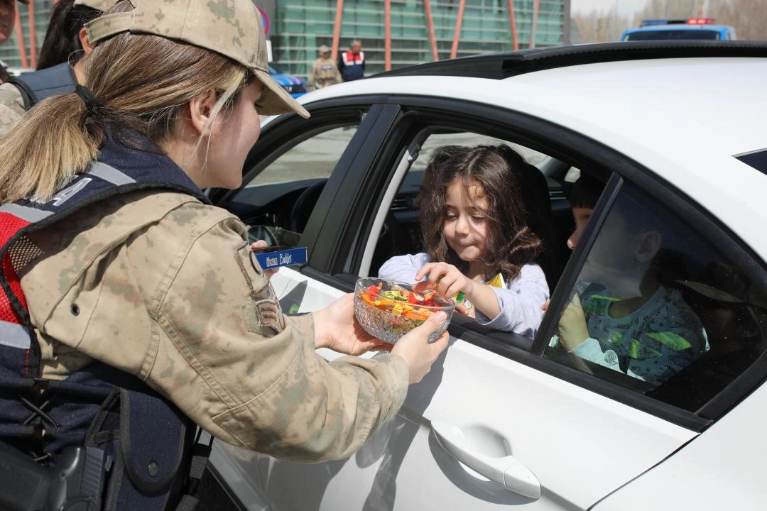 Jandarma bayram öncesi havadan ve karadan trafik denetiminde