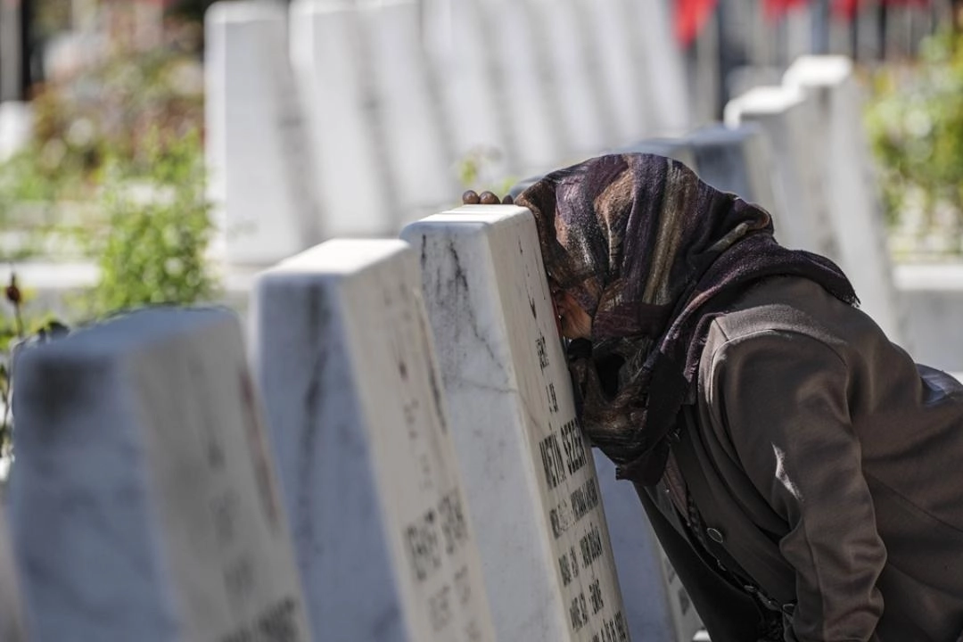 Cebeci Askeri Şehitliği'nde bayram arifesi yoğunluğu