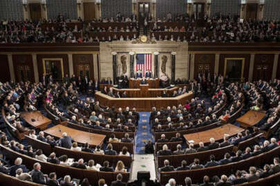 ABD Senatosu, istihbarata "yetkisiz dinleme" imkanı veren tasarının uzatılmasını onayladı