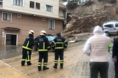 Bursa'da istinat duvarı apartmanın üzerine çöktü