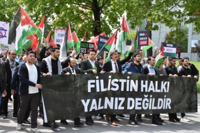 Bursa'da Gazze'ye destek için Uludağ Üniversitesi öğrencileri yürüyüş düzenledi