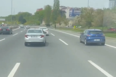 Beykoz Kavacık’ta makas atarak ve önündeki aracı sıkıştırarak ilerleyen araç sürücüsü, cep telefonu kamerasına yansıdı.