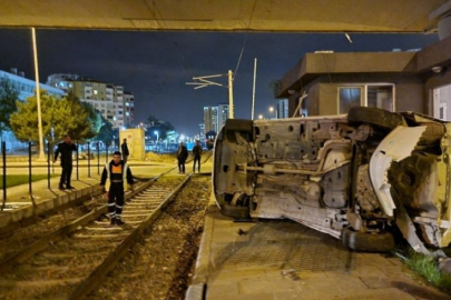 Kayseri'de yolcu treni ile otomobil çarpıştı!